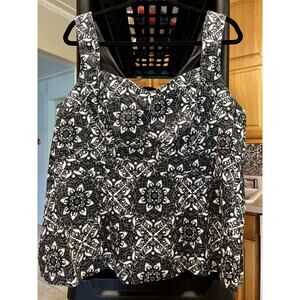Torrid Black/White lace print top with zipper, sz 2, $20, excellent condition